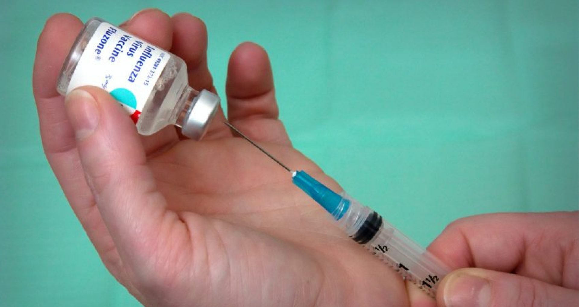 OMS susține că a doua generație de vaccinuri anti-COVID ar putea include spray-uri nazale sau pastile