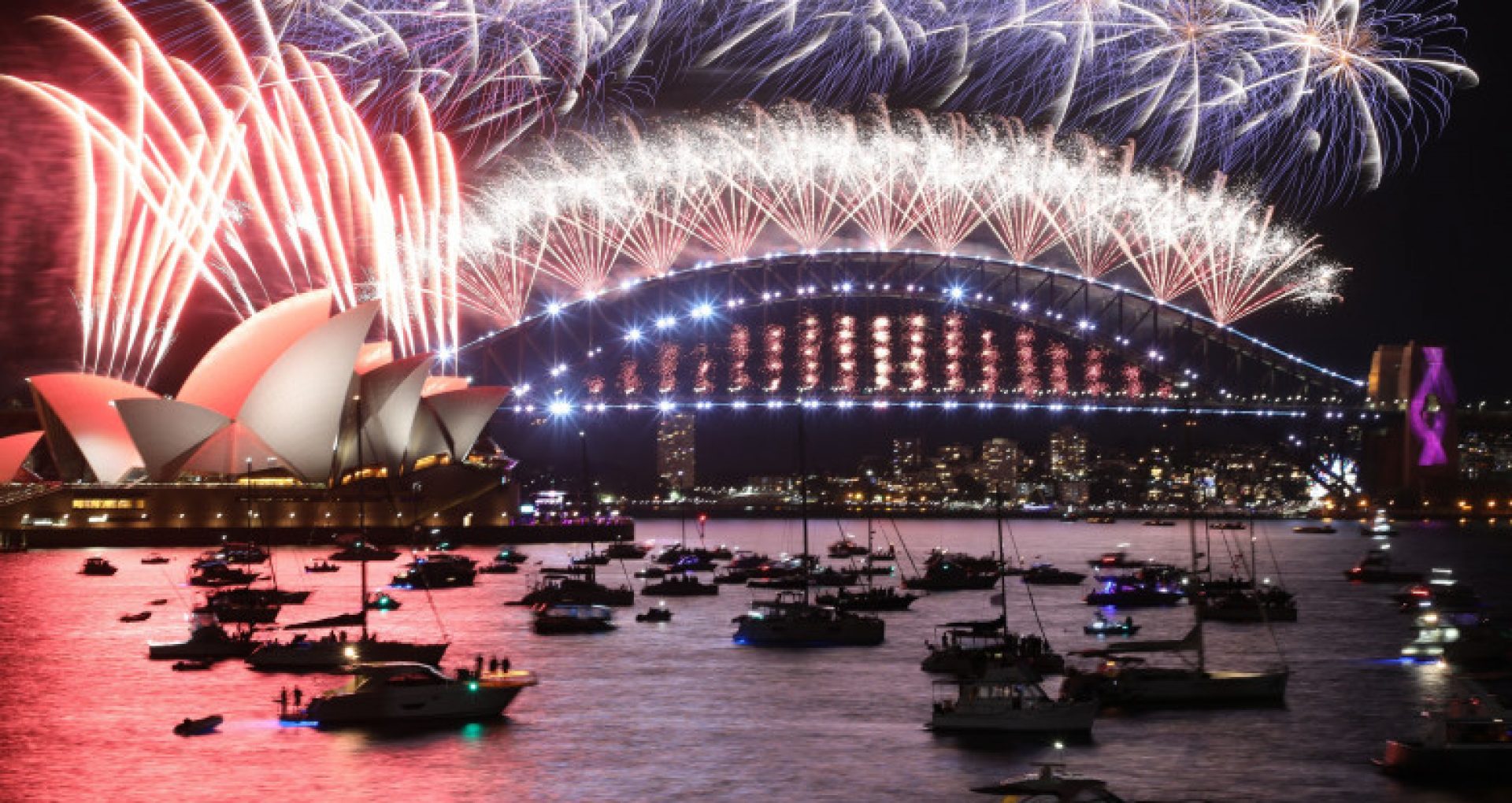 VIDEO, FOTO/ Spectacol cu artificii în Sydney la trecerea în 2022