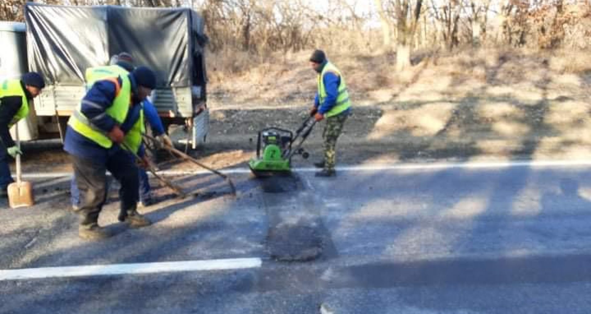 ASD anunță că drumarii desfășoară lucrări de plombare a gropilor pe drumurile publice
