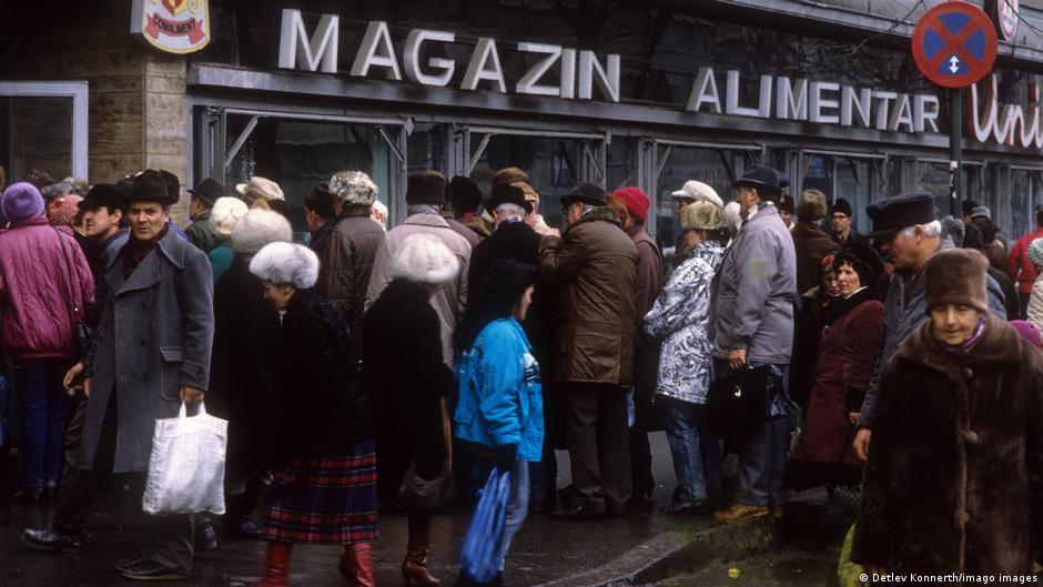 România în 12 ianuarie 1990: la coadă la magazinul alimentar