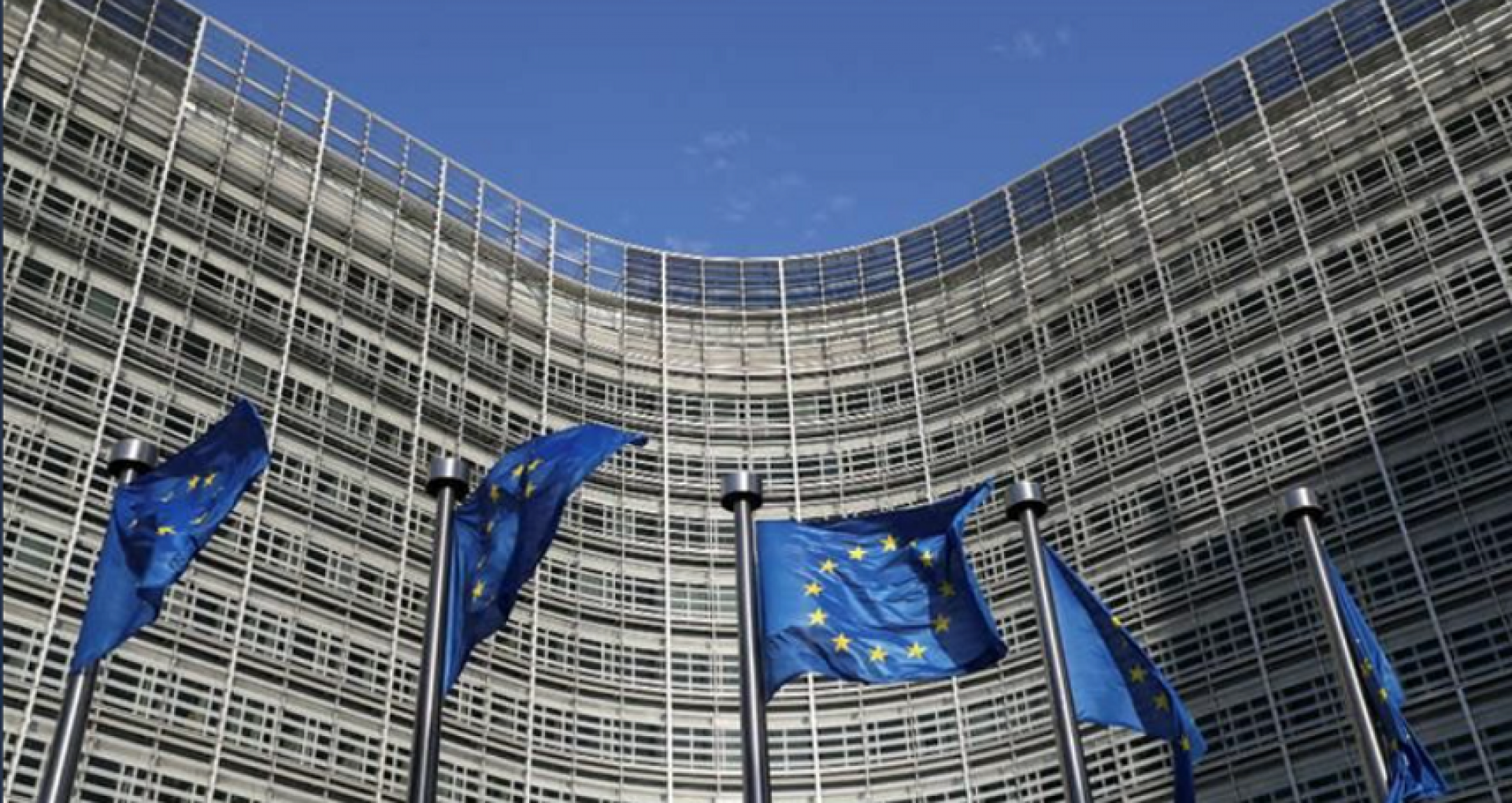 Parlamentul European urmează să aprobe un raport prin care va cere instituțiilor UE să interzică schema „pașapoartelor de aur” pentru solicitanții din Rusia