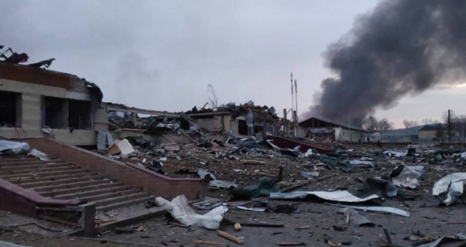 Trupele ruse au bombardat orașul Avdiivka cu muniții cu fosfor. Explozii puternice în Lvov