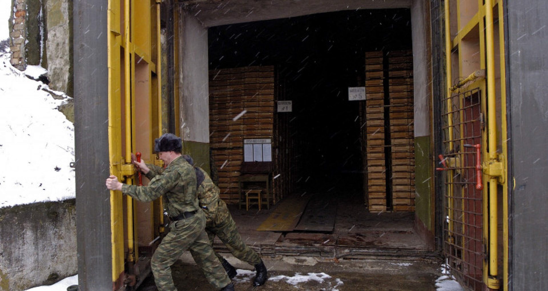 VIDEO/ Cobasna, cel mai mare depozit militar din Europa de Est, teren interzis pentru R. Moldova