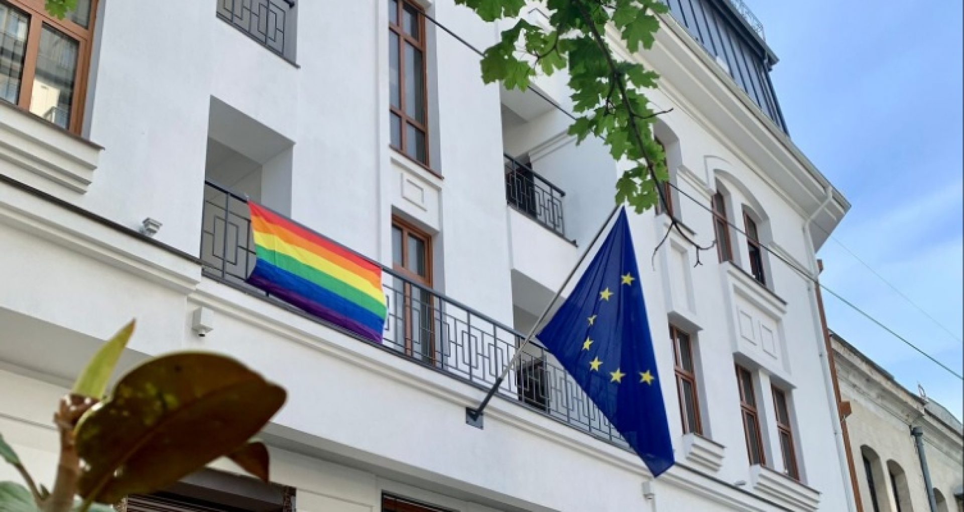Peste 30 de misiuni diplomatice acreditate în R. Moldova au emis o declarație comună de Ziua internaţională împotriva homofobiei, bifobiei şi transfobiei