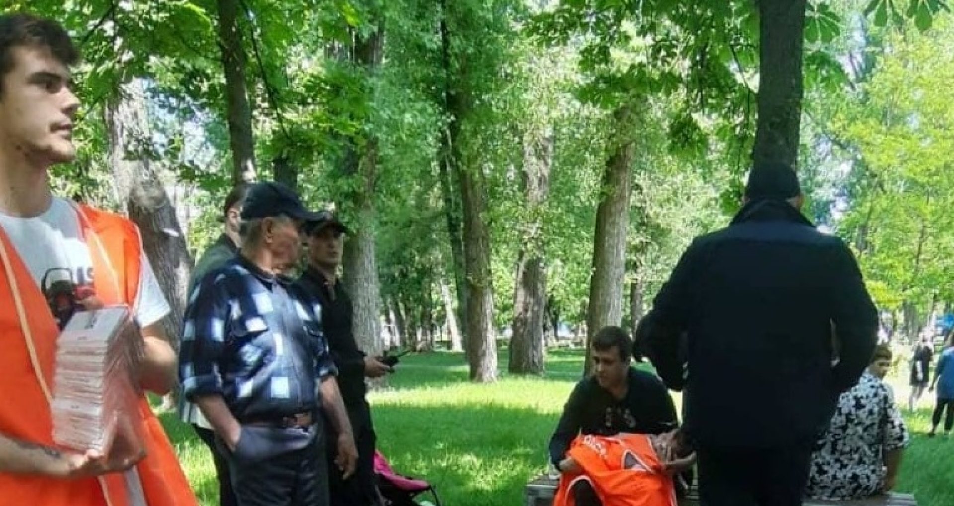 O fetiță de doi ani a murit strivită de o creangă ce a căzut peste ea, într-un parc din Chișinău