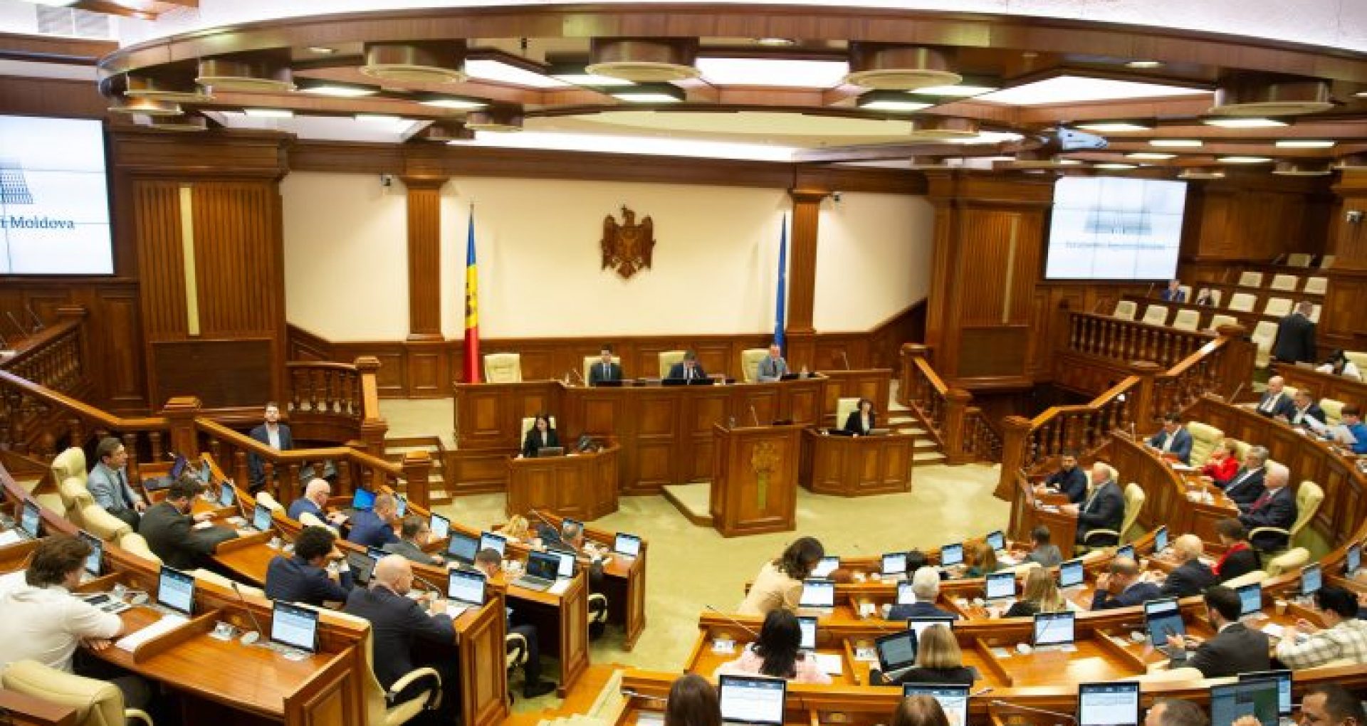 Parlamentul a modificat componența grupurilor parlamentare de prietenie
