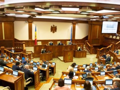 Parlamentul a votat în prima lectură excluderea imunității deputatului în cazul acuzării de corupție