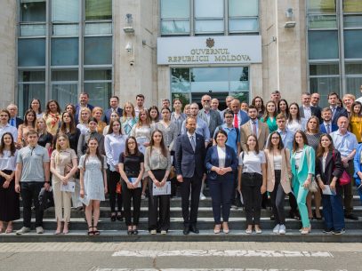 47 de tineri din R. Moldova vor face stagii de practică în instituțiile statului. Program de burse finanțat de UE