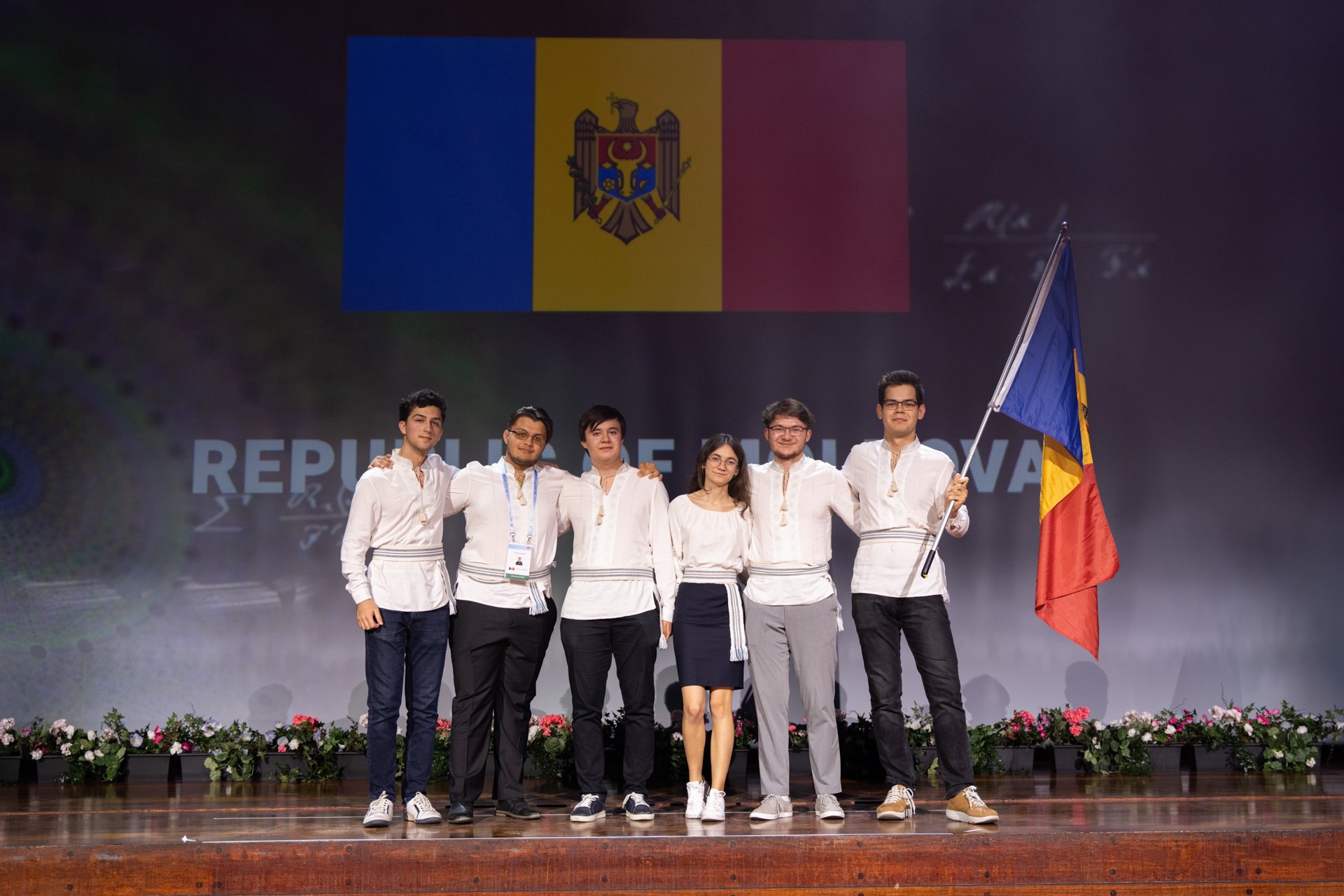 В математической олимпиаде участвовали. Школьники на Олимпиаде. Российские школьники победили на международной Олимпиаде.