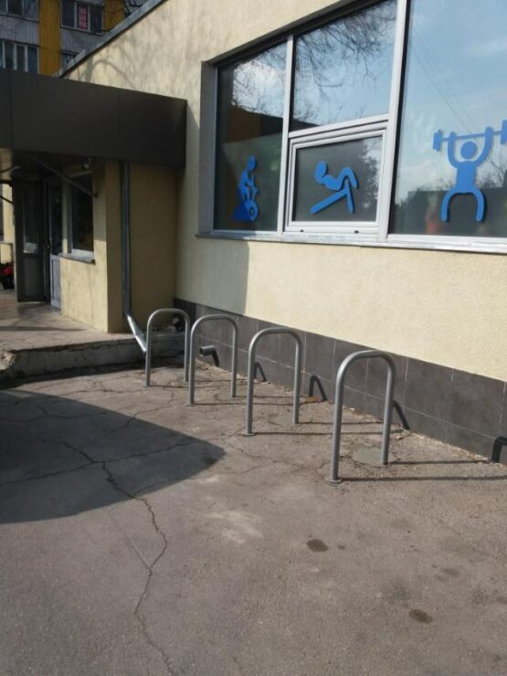 Barele pentru parcarea bicicletelor, instalate în Chișinău. Sursa Foto: Primăria mun. Chișinău