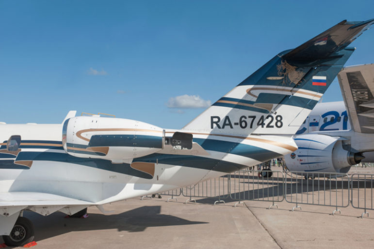 Un avion de tip Citation care își are înregistrarea cu „RA" (înregistrat în Federația Rusă), la salonul aerian internațional MAKS din 2019. Imagine: shutterstock
