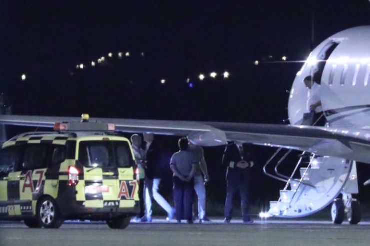 Viktor Orbán coboară din avionul OE-LEM pe aeroportul din Budapesta pe 25 iulie 2018. Foto: Atlatszo / Daniel Nemeth