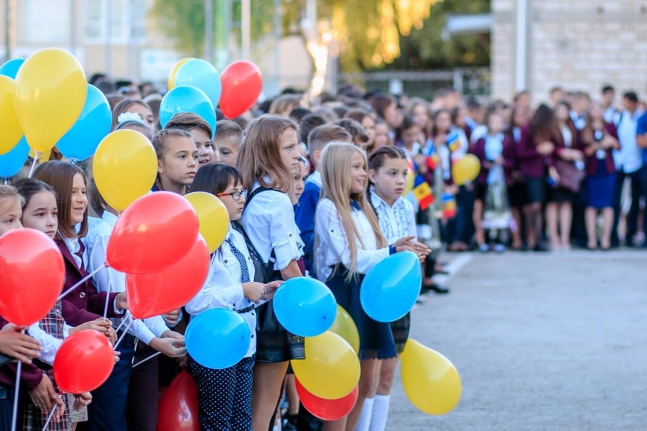 Elevii, studenții, profesorii și părinții au fost felicitați cu ocazia începutului noului an de studii
