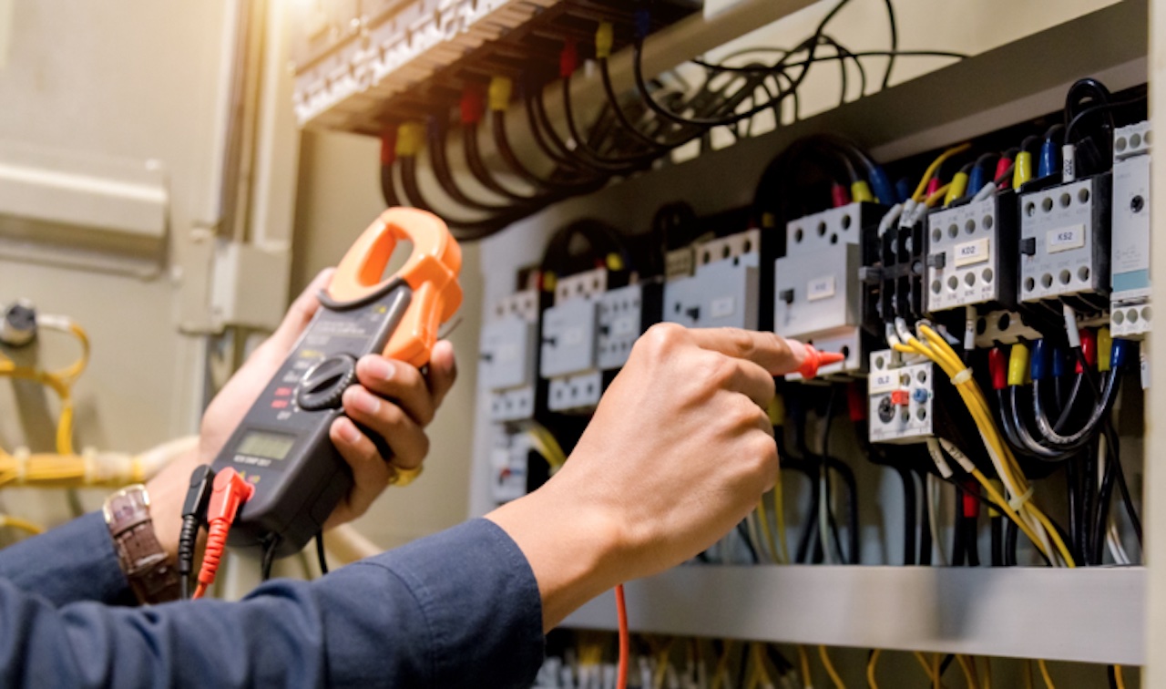 Două persoane au fost electrocutate mortal în urma unor lucrări neautorizate în zona de protecție a rețelelor electrice