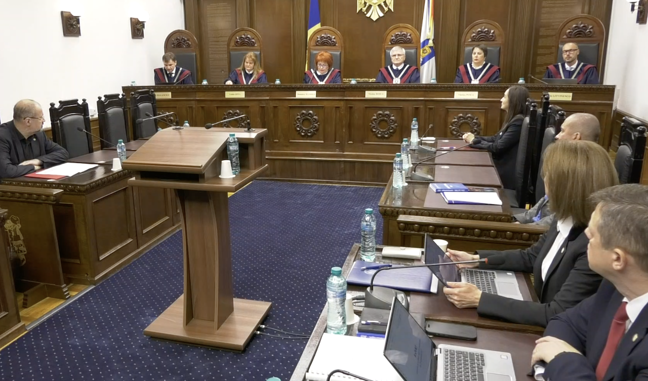LIVE/ Soarta noului Parlament, decisă de CC. Magistrații Înaltei Curți examinează rezultatele alegerilor parlamentare și validarea mandatelor deputaților aleși. Reprezentanții blocului „Alternativa” și „Partidului Nostru” nu participă la ședință