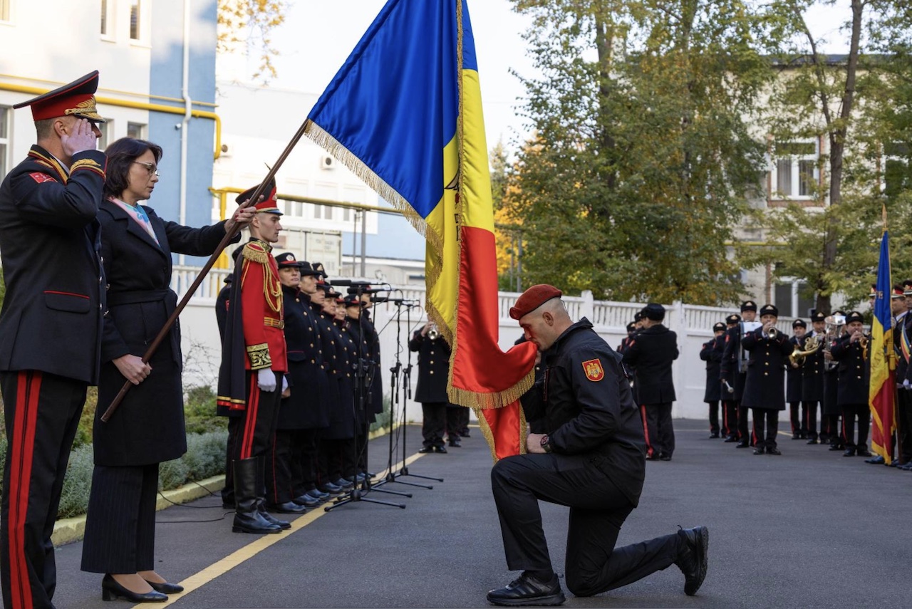 Al patrulea contingent de carabinieri a fost detașat în misiunea internațională KFOR din Kosovo. „Vom purta uniforma cu mândrie și vom demonstra că R. Moldova contribuie activ la consolidarea păcii internaționale”
