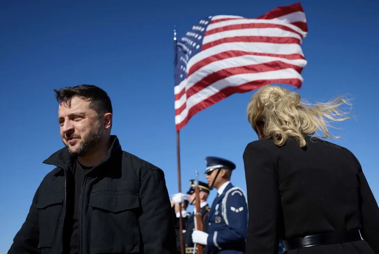 LIVE TEXT/ Zelenski a ajuns la Washington înainte de discuțiile cu Trump. „Ne așteptăm ca impulsul folosit pentru a combate teroarea și războiul din Orientul Mijlociu să contribuie la încetarea războiului Rusiei împotriva Ucrainei”. Război în Ucraina, ziua 1332