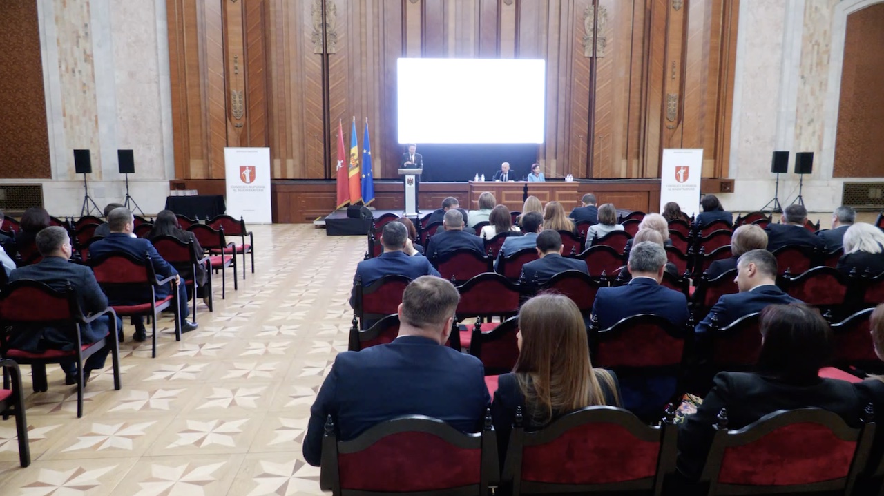 LIVE TEXT/ Adunarea Generală a Judecătorilor: În anul 2025, sarcina medie lunară per judecător a fost de 103,7 dosare, comparativ cu 83,4 cauze în 2024