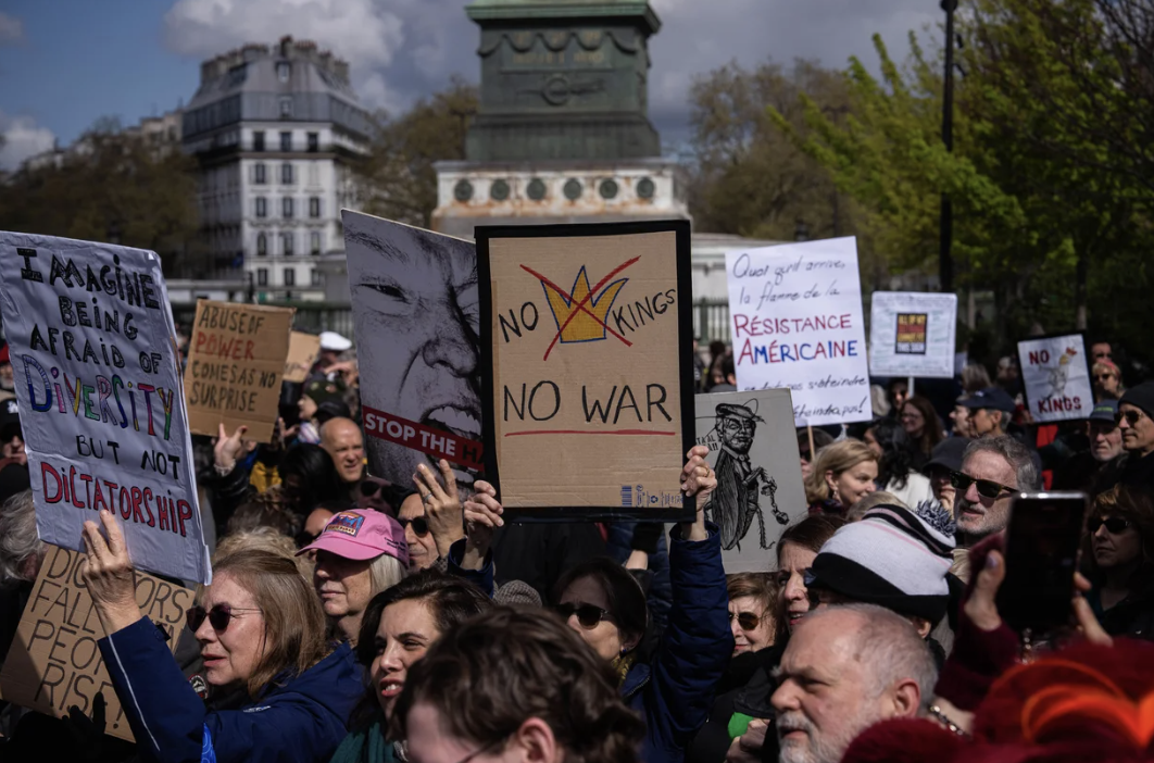 Opt milioane de persoane au participat la marșurile anti-Trump din SUA: „Fără regi”