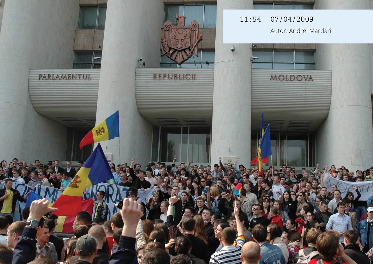 „A fost o confruntare între curajul zecilor de mii de oameni ieșiți pașnic în stradă și abuzurile care au făcut victime”. Mesajul conducerii R. Moldova la 17 ani de la protestele din 7 aprilie 2009