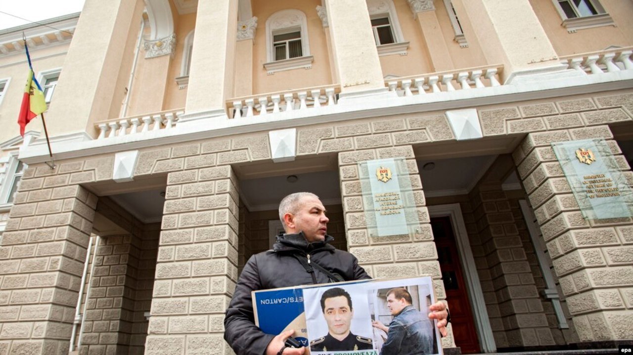 Primul mesaj al activistului Anatol Mătăsaru după eliberarea din arest: Serviciile «aruncă motanul mort» peste gard unui – altui ca să găsească al cui ar fi agentul Mătăsaru”