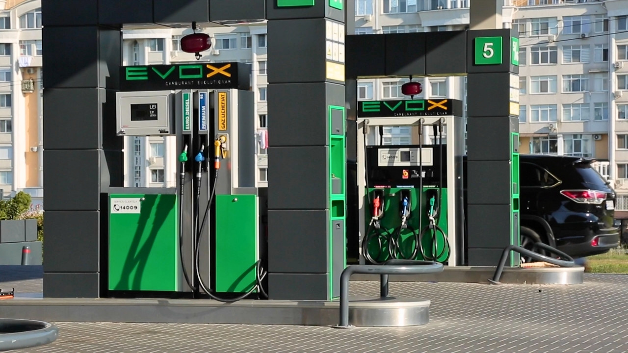 Aproape 3000 de tone de motorină și benzină au fost importate în R. Moldova. Pentru câte zile sunt stocuri de carburanți?