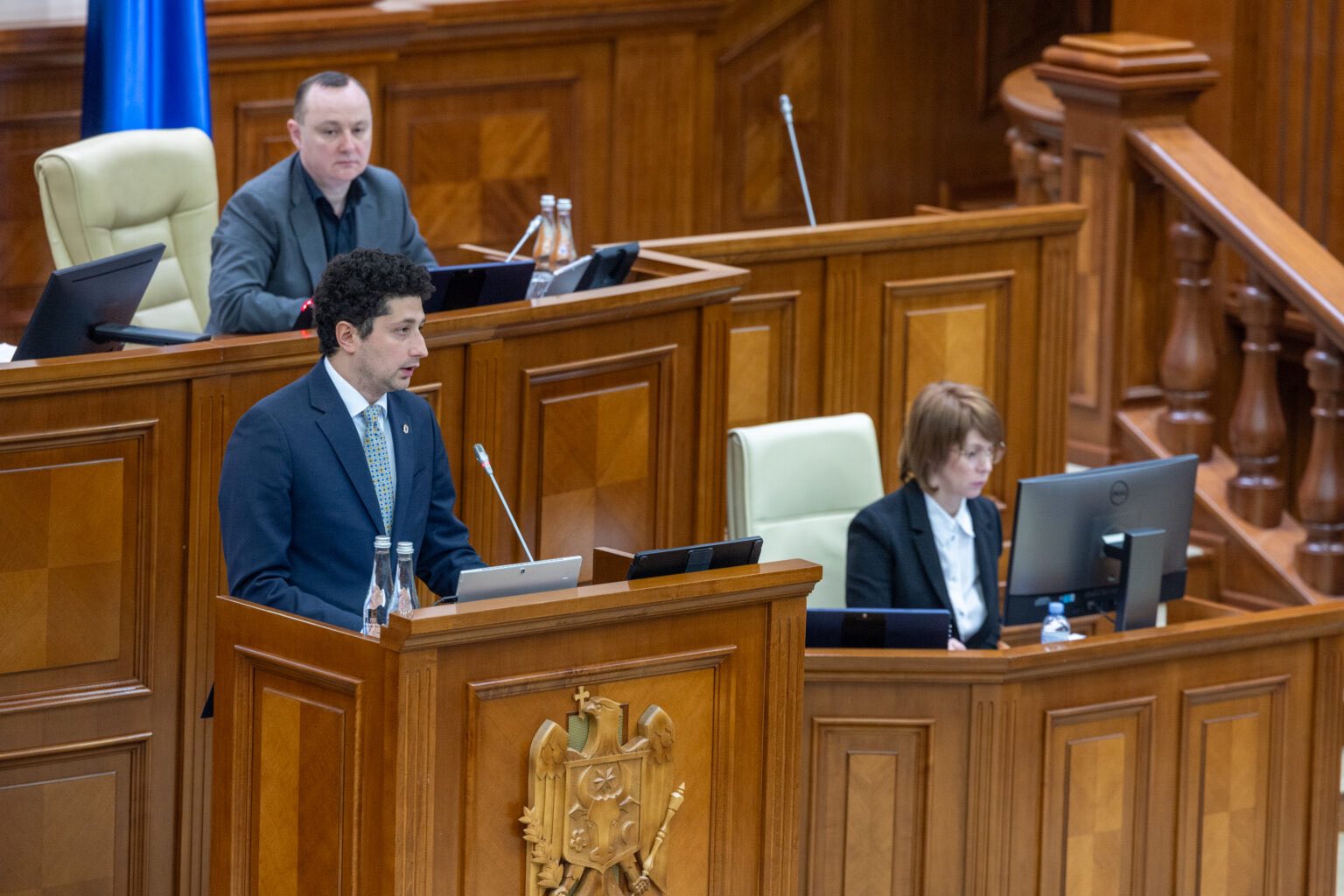 Termenul de privatizare va fi extins până în 2029, iar buteliile de gaz vor fi interzise în blocuri. Proiectul, votat în prima lectură