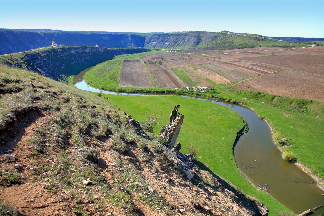 După poluarea fluviului Nistru, Inspectoratul pentru Protecția Mediului anunță „scurgeri suspecte în râul Răut”