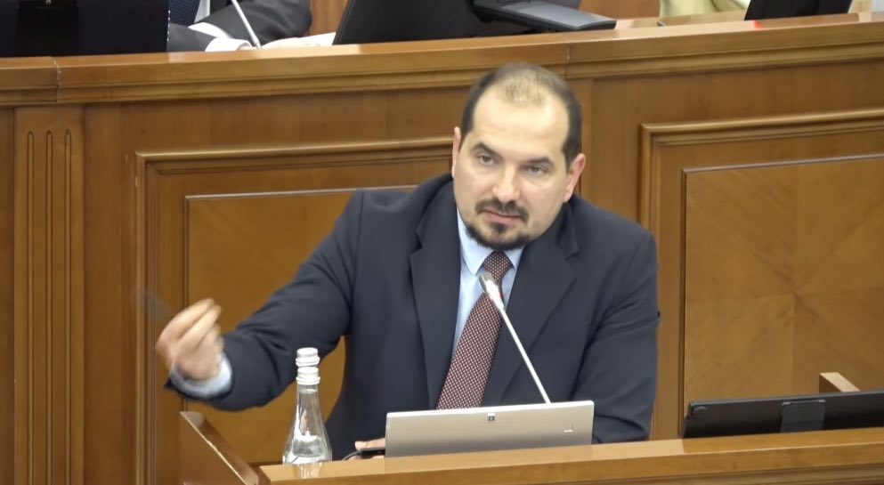 LIVE/ Ședința Parlamentului: Alexei Buzu prezintă mecanisme de îmbunătățire a mecanismului de amalgamare voluntară a localităților