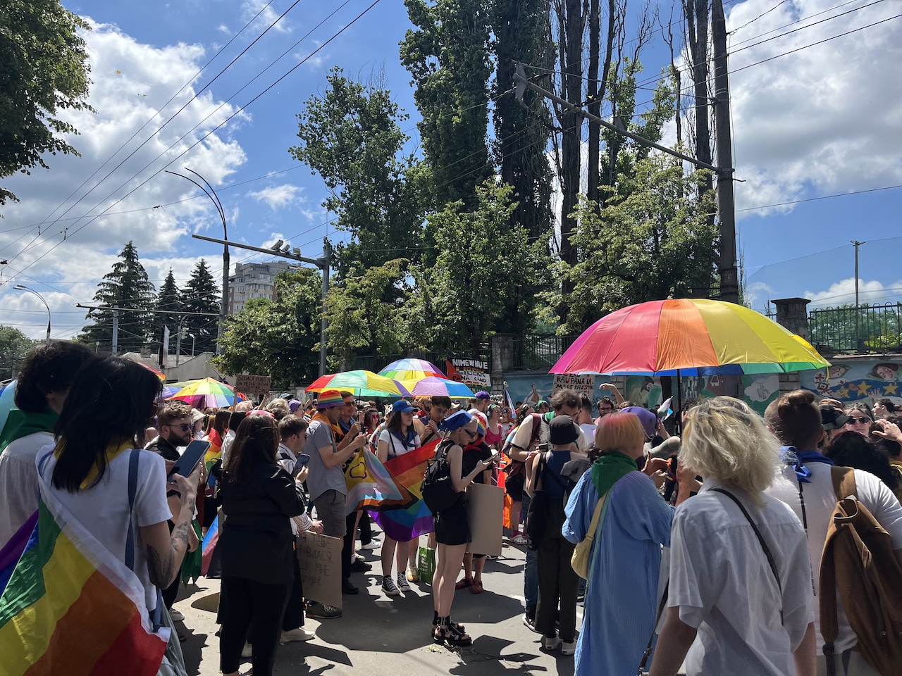 „LGBT-ul ista, ce facem noi cu dânșii? Ori îi nicitojim, ori îi ucidem”. Cum a fost sancționat un bărbat care a instigat la discriminare, în timpul unei întâlniri cu un politician care era transmisă online