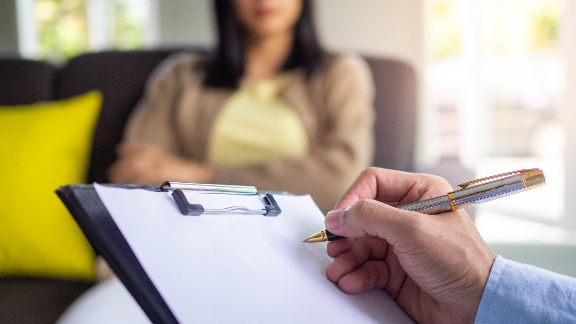 Emoțiile părinților când află diagnosticul de sindrom Down: cum poate ajuta sprijinul specializat