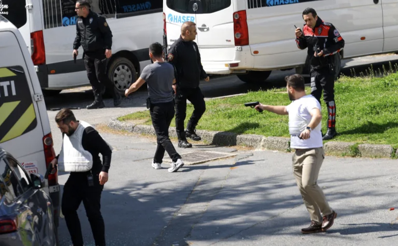 Schimb de focuri de armă lângă consulatul israelian din Istanbul: două persoane au fost ucise