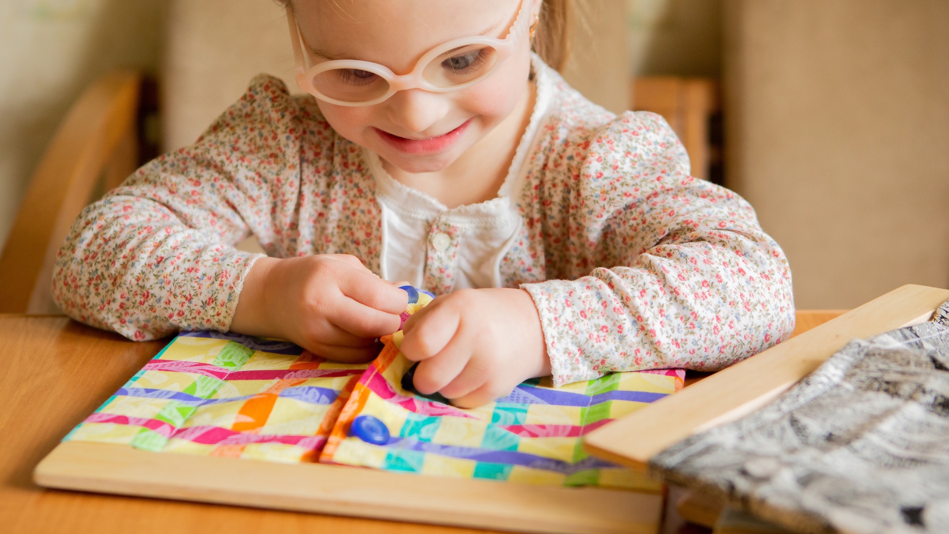 Intervenția timpurie: ce presupune și de ce este esențială pentru copiii cu sindrom Down