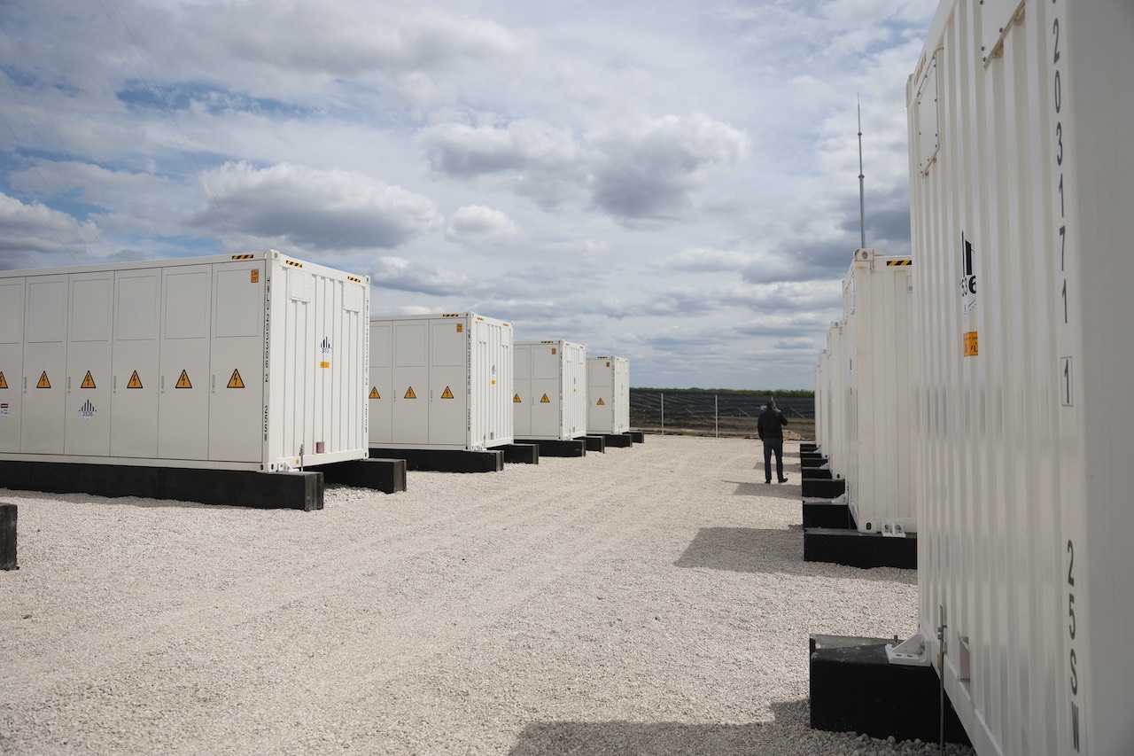 LIVE TEXT/ Ședința Parlamentului: Facilități pentru instalarea sistemelor de stocare a energiei electrice, aprobate în prima lectură