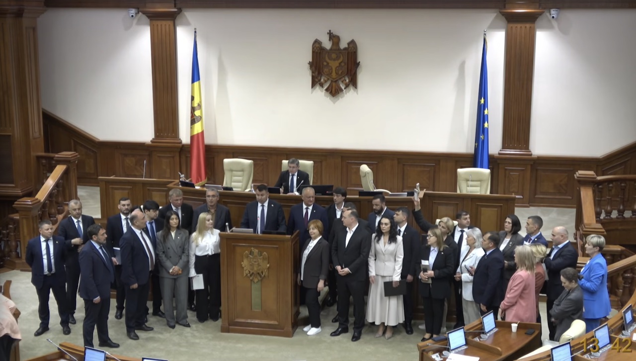 LIVE TEXT/ Ședința Parlamentului: Opoziția parlamentară a ieșit la tribună. „Stimată guvernare, comportamentul dvs. denotă o lipsă totală a valorilor europene”