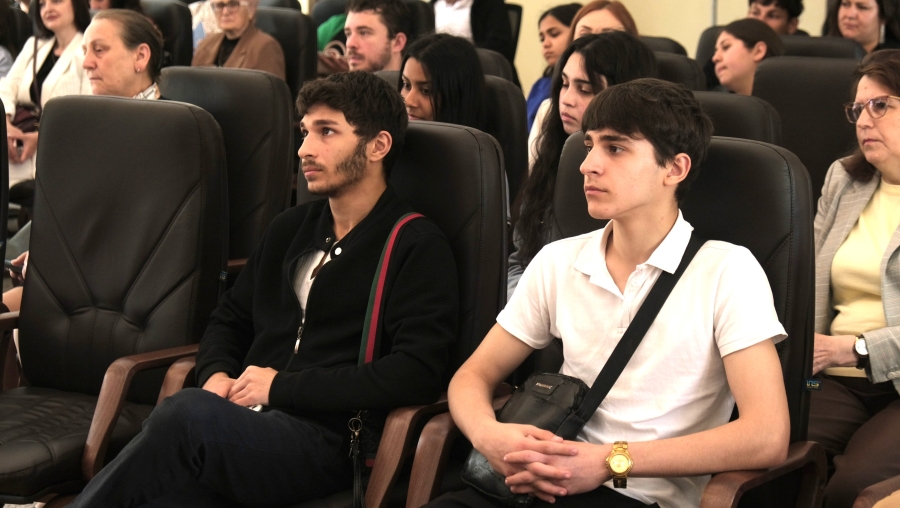 MEC va aloca locuri garantate la buget pentru elevii și studenții romi. O sută douăzeci de persoane vor primi și burse