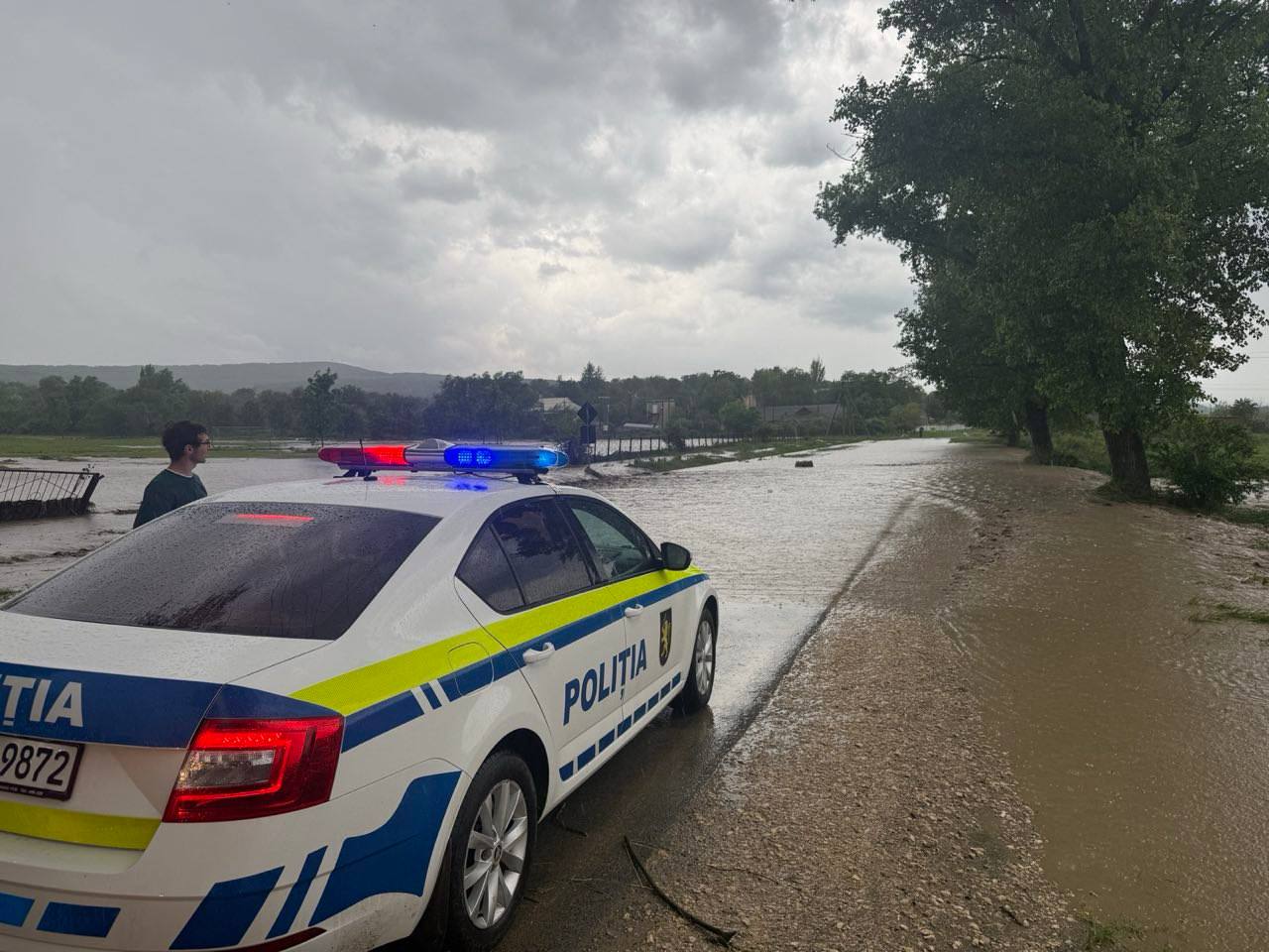 Circulația rutieră a fost sistată pe mai multe trasee din țară din cauza ploilor abundente