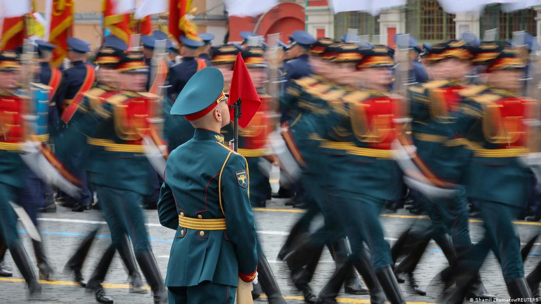 DW/ Cum schimbă războiul din Ucraina societatea în Rusia: Activiști din exil vorbesc despre fugă, frică și marginalizare