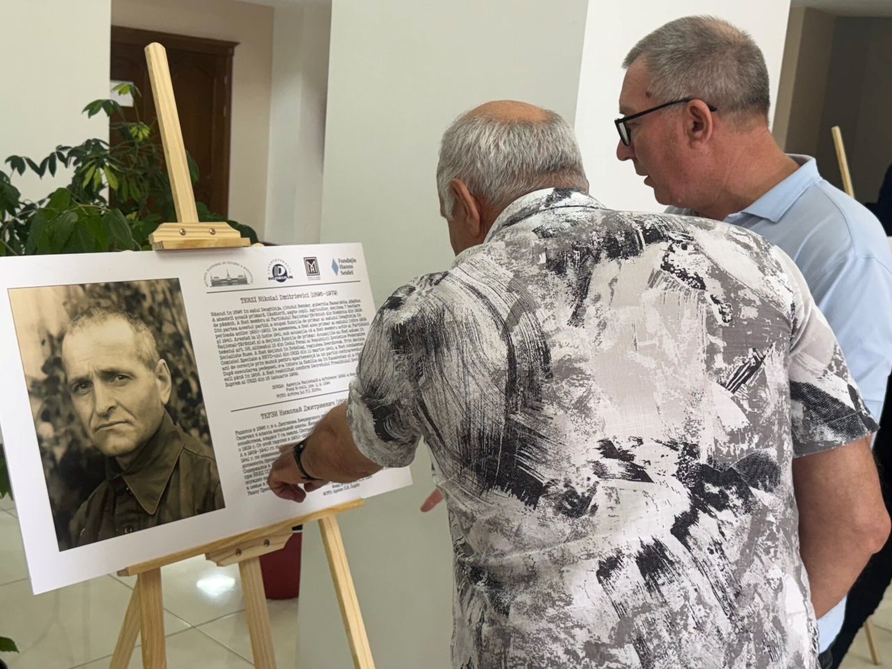 FOTO/ La Comrat s-a deschis o expoziție dedicată primarilor satelor găgăuze care au fost victime ale represiunilor staliniste