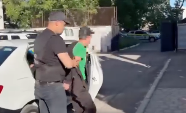 Un bărbat care ar fi fost implicat în escrocherii 