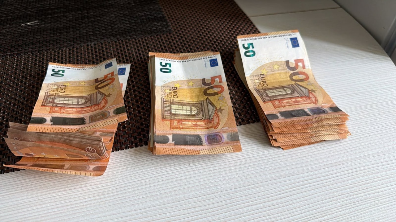 Un avocat din Chișinău, cercetat de CNA într-un dosar de trafic de influență: Ar fi pretins 10 mii de euro pentru eliberarea unui deținut