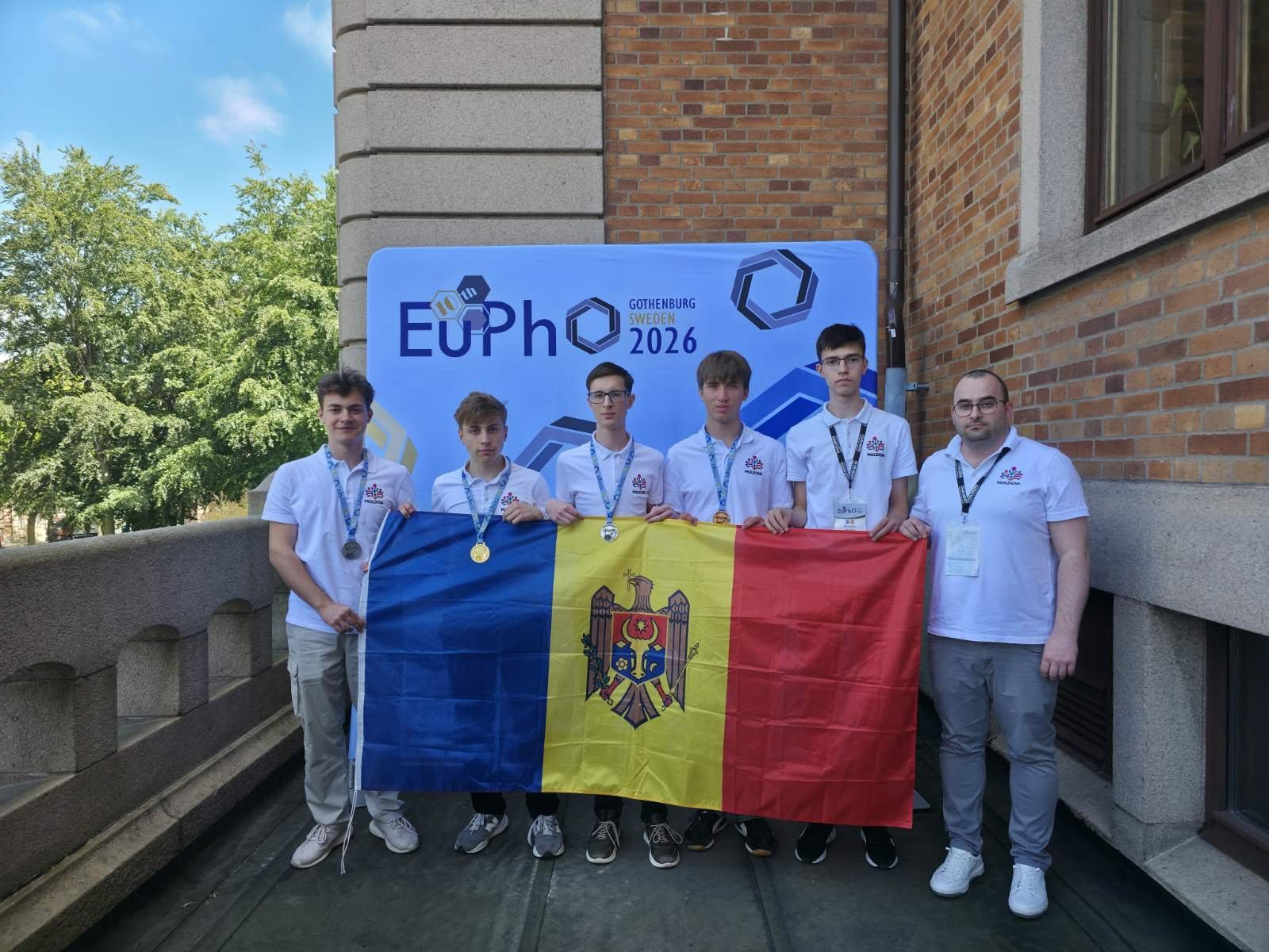 O medalie de aur, două medalii de argint și o medalie de bronz: succesele elevilor moldoveni la Olimpiada Europeană de Fizică