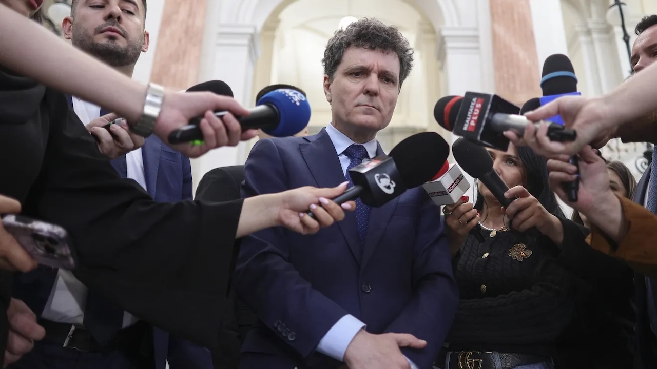 Nicușor Dan ar fi amânat desemnarea premierului până săptămâna viitoare. Cine este favoritul pentru preluarea conducerii Guvernului de la București