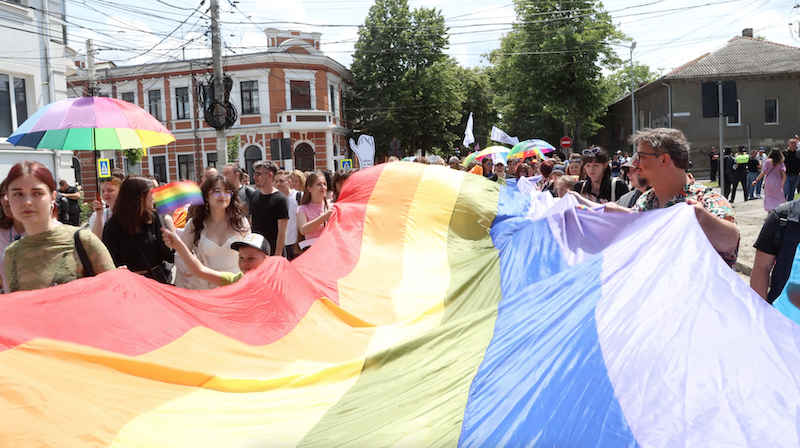 „Eu chiar mă bucur că suntem aici și nu în Moldova.” Mărturiile unei mame stabilite în Franța, a cărei fiică face parte din comunitatea LGBTQ+