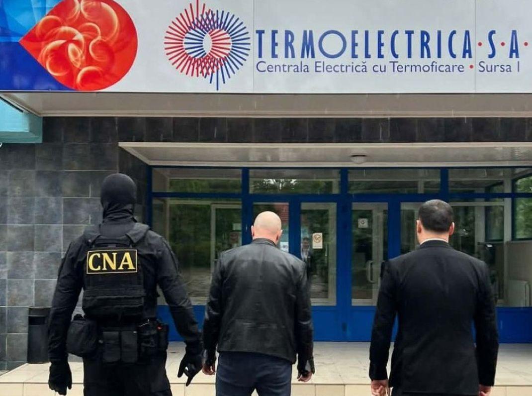 Un șef de secție de la SA „Termoelectrica”, reținut într-un dosar de corupere activă și pasivă: ar fi favorizat o companie în cadrul licitațiilor organizate de societate, contra cost