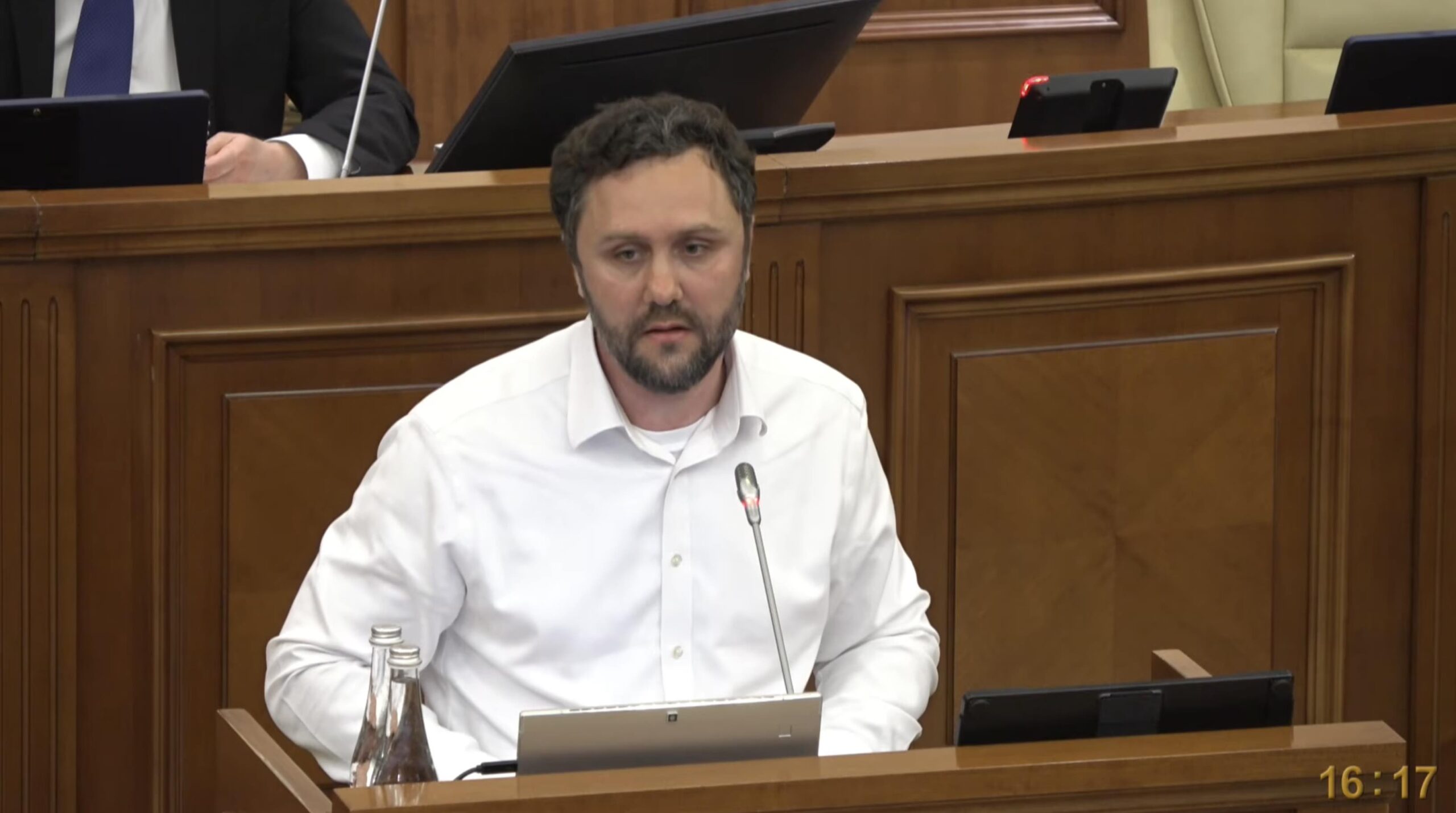 LIVE TEXT/ Ședința Parlamentului. Proiectul care obligă platformele de taxi să proceseze plățile prin bănci din R. Moldova, aprobat în prima lectură