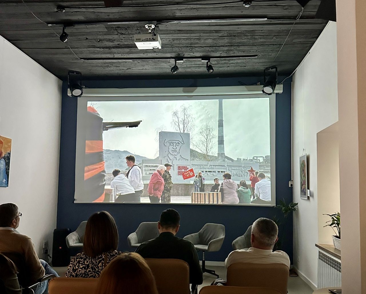 „Mr. Nobody Against Putin” la Chișinău. Detalii despre documentarul premiat cu Oscar de la Pavel Talankin, regizorul și protagonistul filmului
