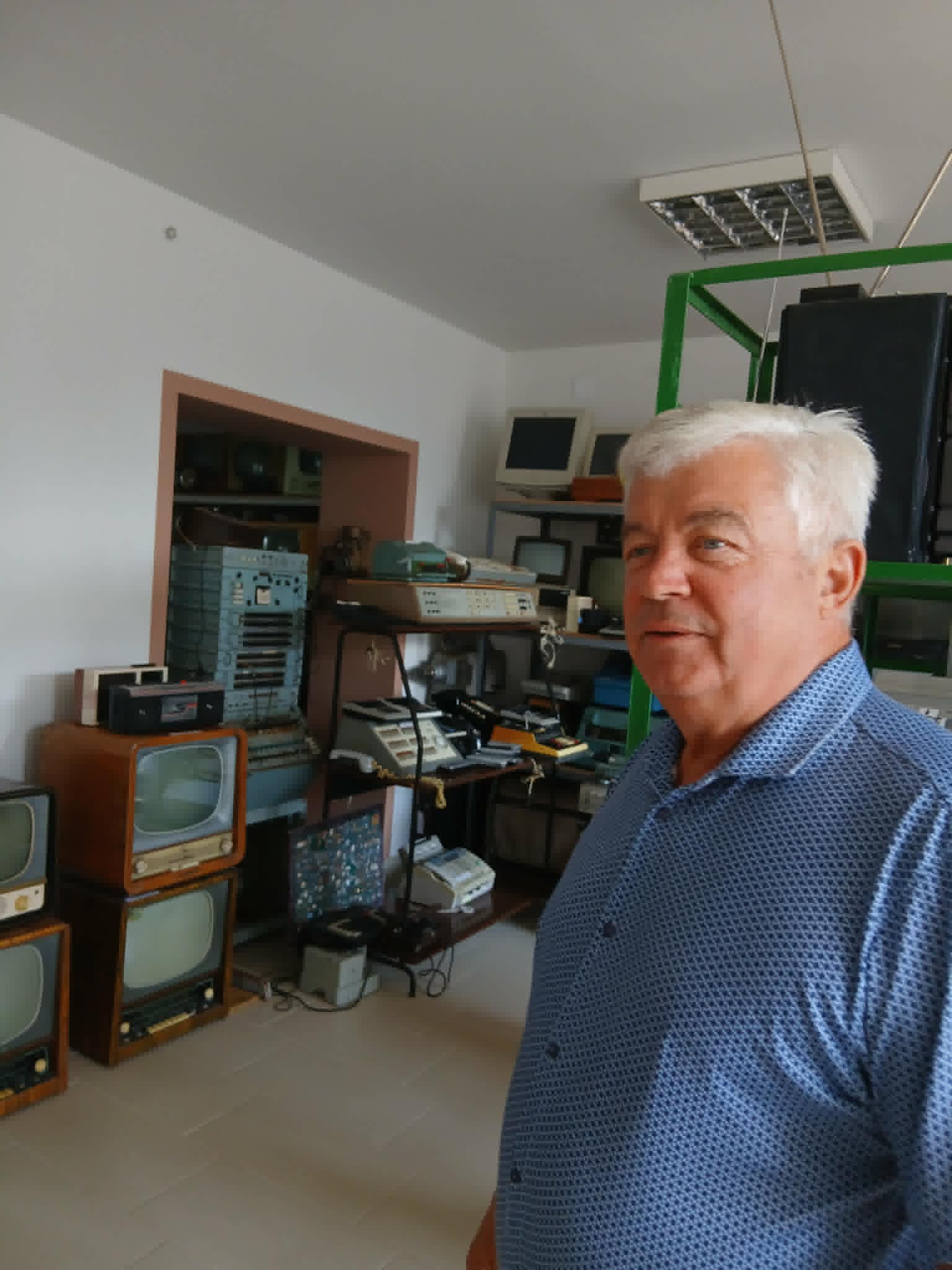 Oameni/ Muzeul unicat: povestea vameșului care a adunat o lume întreagă într-o fostă școală din Ialoveni