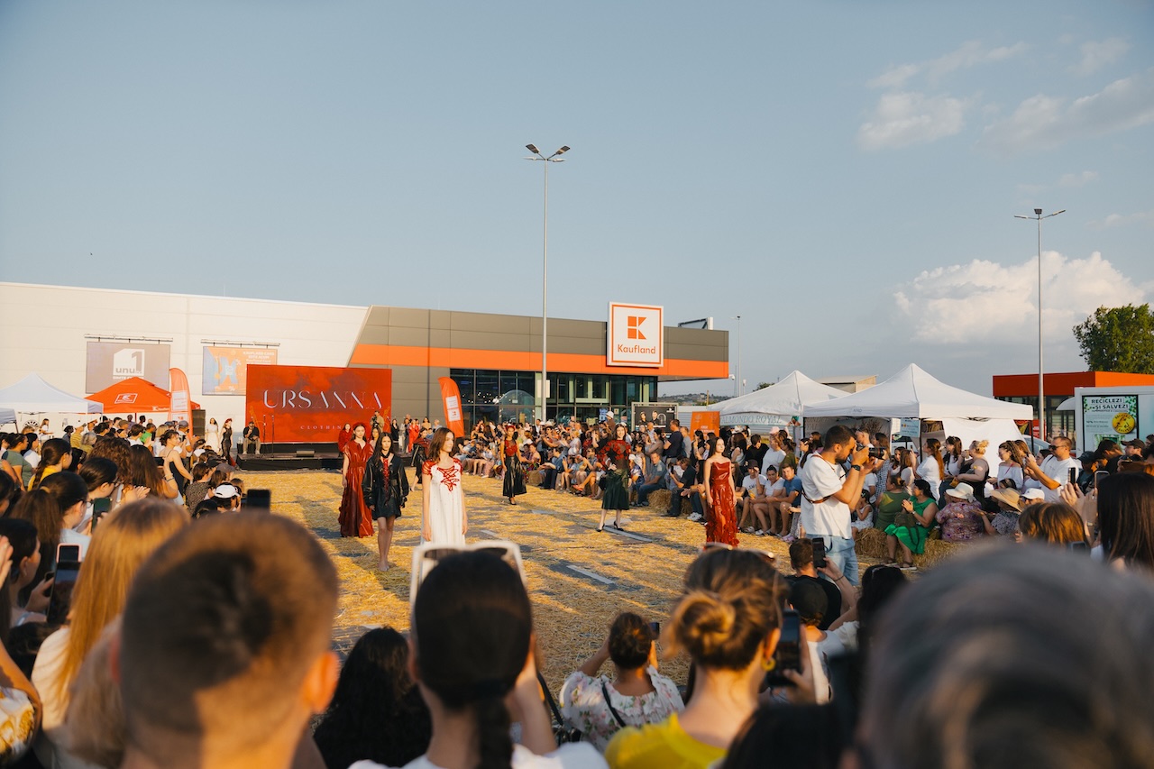 Modă, muzică și peste 40 de producători locali. Fashion & Music Evening a ajuns la Kaufland Comrat