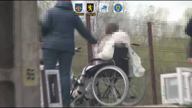VIDEO/ O copilă din Nisporeni ar fi fost adoptată ilegal și impusă să cerșească în alte țări. Părinții adoptivi, învinuiți de trafic de copii